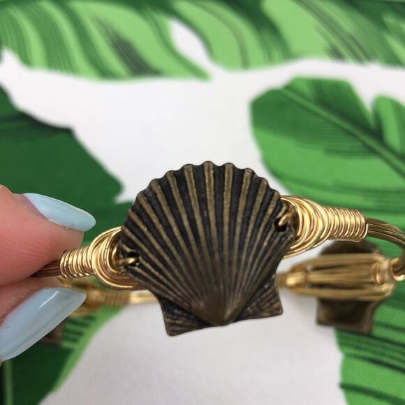 Bourbon and Bowties Seashell Gold Wire Bracelet OS - Picture 3 of 12